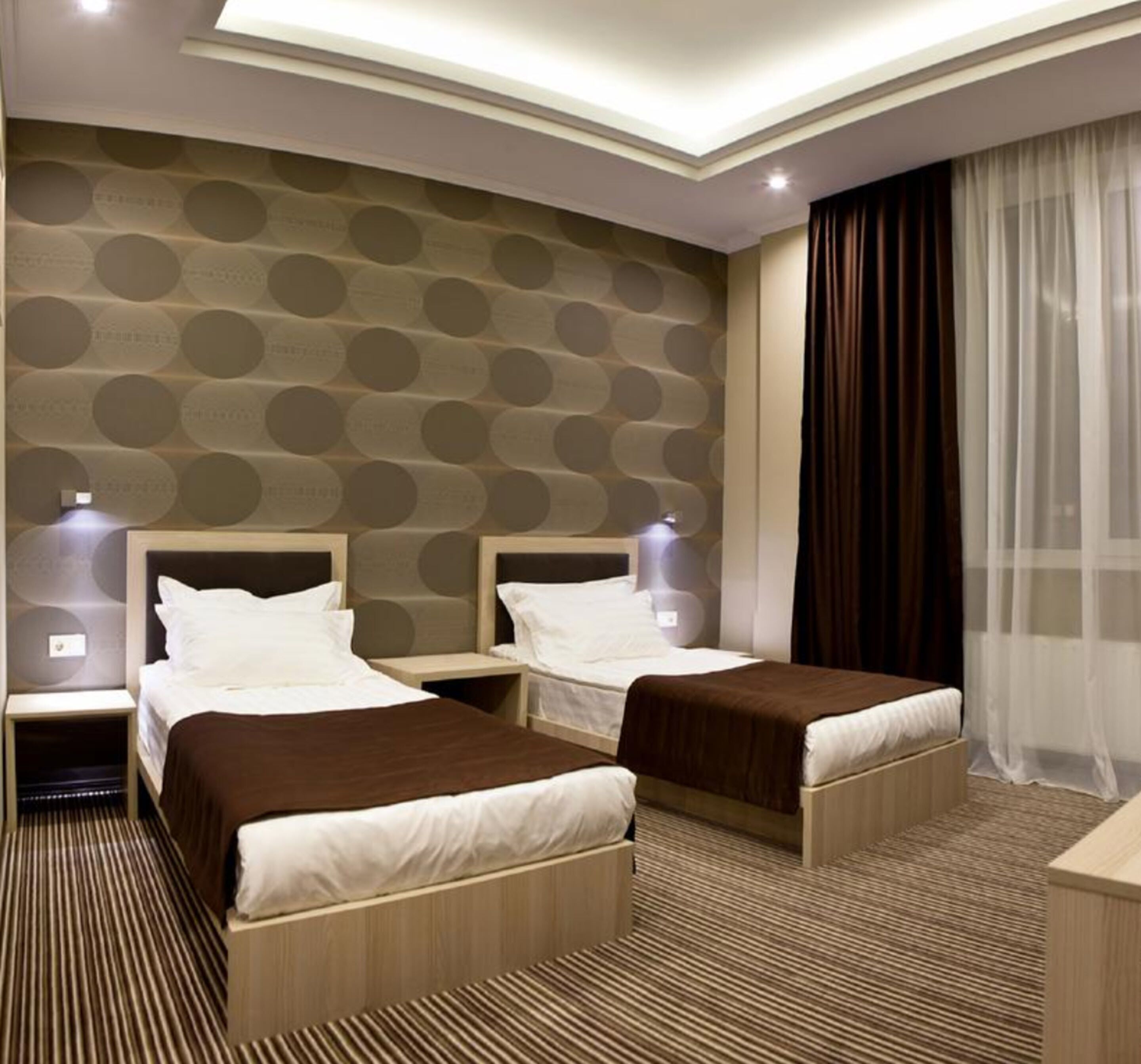 Ropa de cama de alta calidad y minibar 