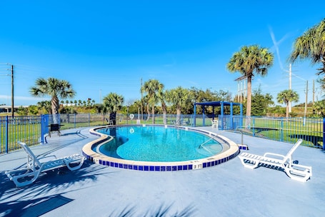 Piscina externa. Rodeway Inn Bushnell