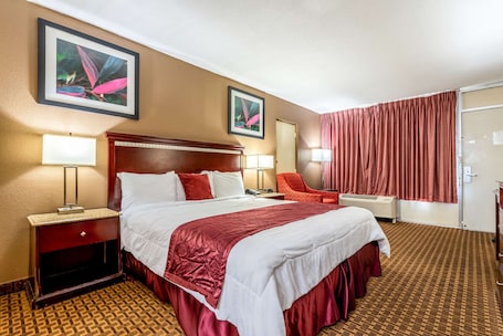 Escritorio, wifi gratis y ropa de cama