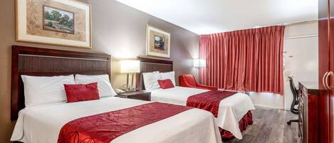 Rom – standard, 2 dobbeltsenger, røyk | Skrivebord, wi-fi (inkludert) og sengetøy