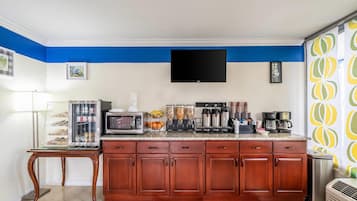 Free daily continental breakfast