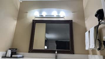 Chambre Standard, 1 très grand lit, fumeur | Salle de bain