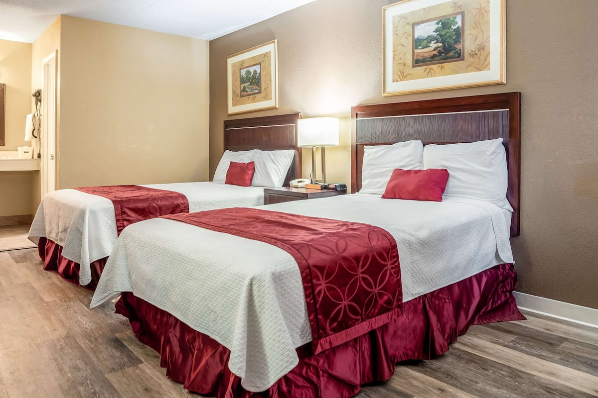 Standard Room, 2 Double Beds, Smoking | Desk, free WiFi, bed sheets