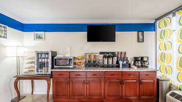 Free daily continental breakfast