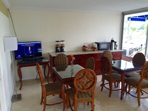 Sudah termasuk sarapan ala kontinental setiap hari