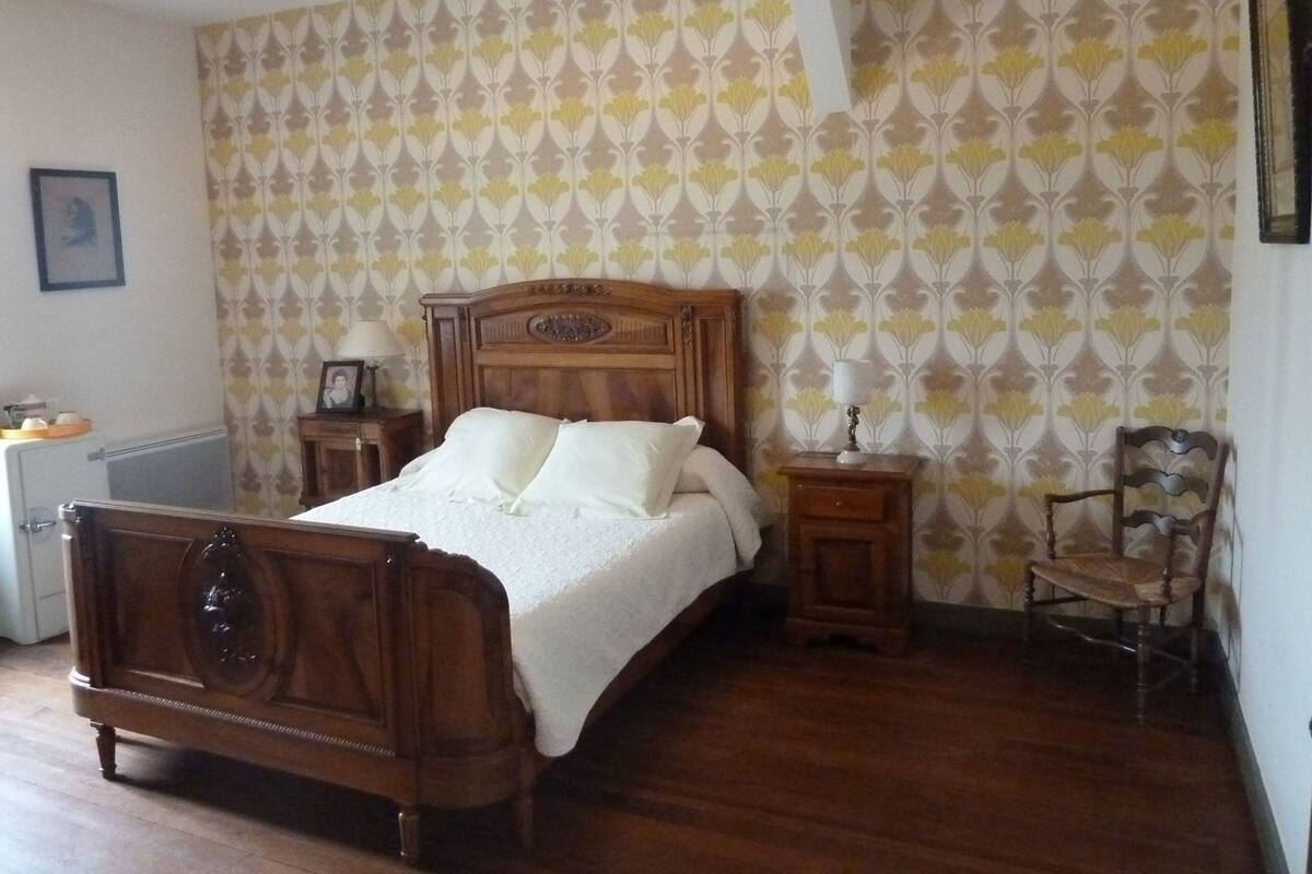 Room | Peralatan tempat tidur premium, dihias secara berasingan