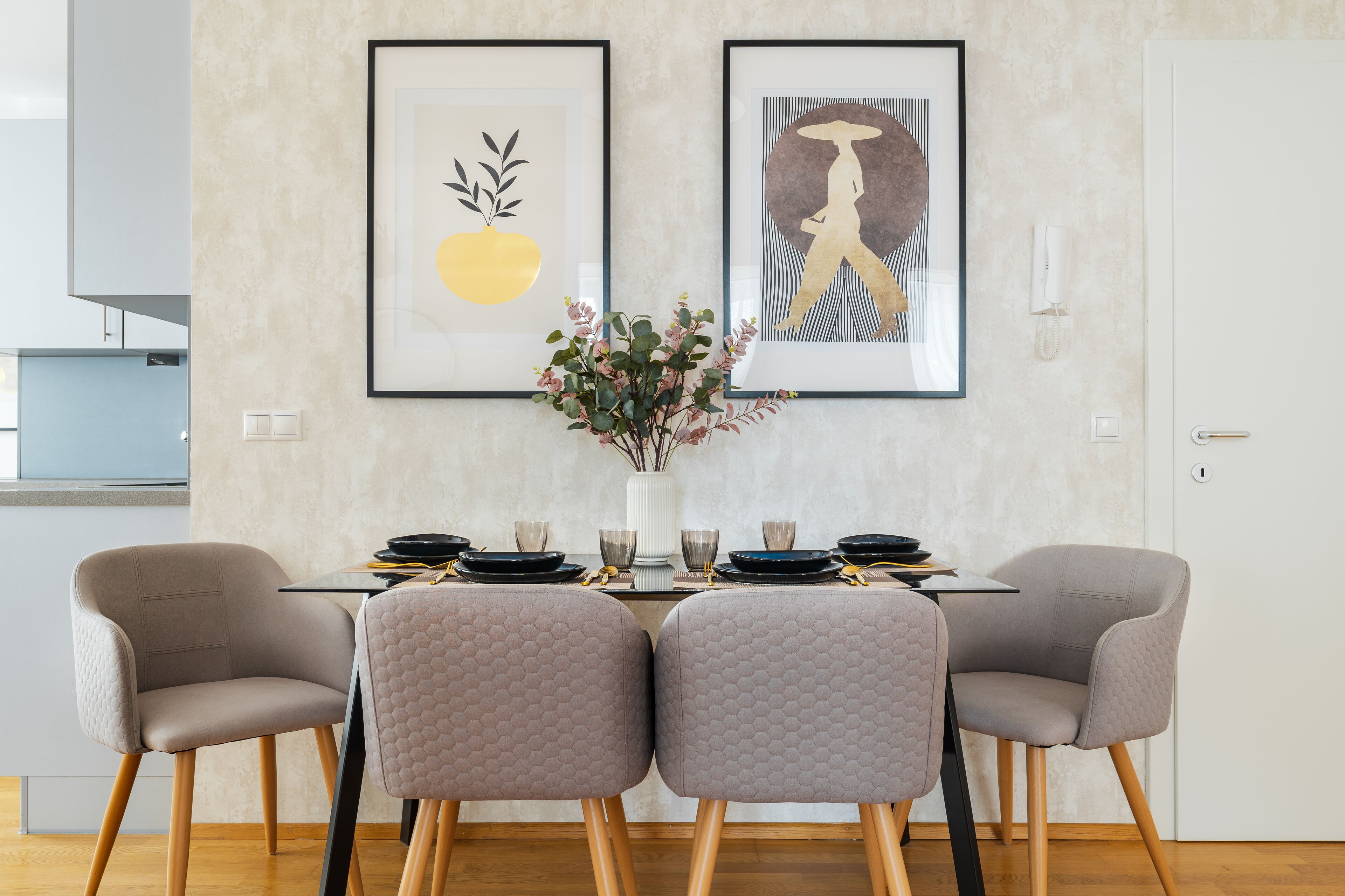 Penthouse 3 Bedroom Apartment with Terrace | Allergitestet sengetøy, strykejern/-brett, wi-fi (inkludert) og sengetøy