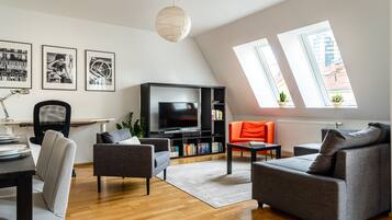 Deluxe Apartment, 2 Bedrooms | Living area