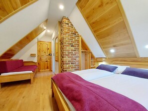 Triple Roof room | In-room safe, desk, free WiFi, bed sheets - Plitvice Etno House (Plitvicka Jezera)