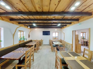 Breakfast and dinner served  - Plitvice Etno House (Plitvicka Jezera)