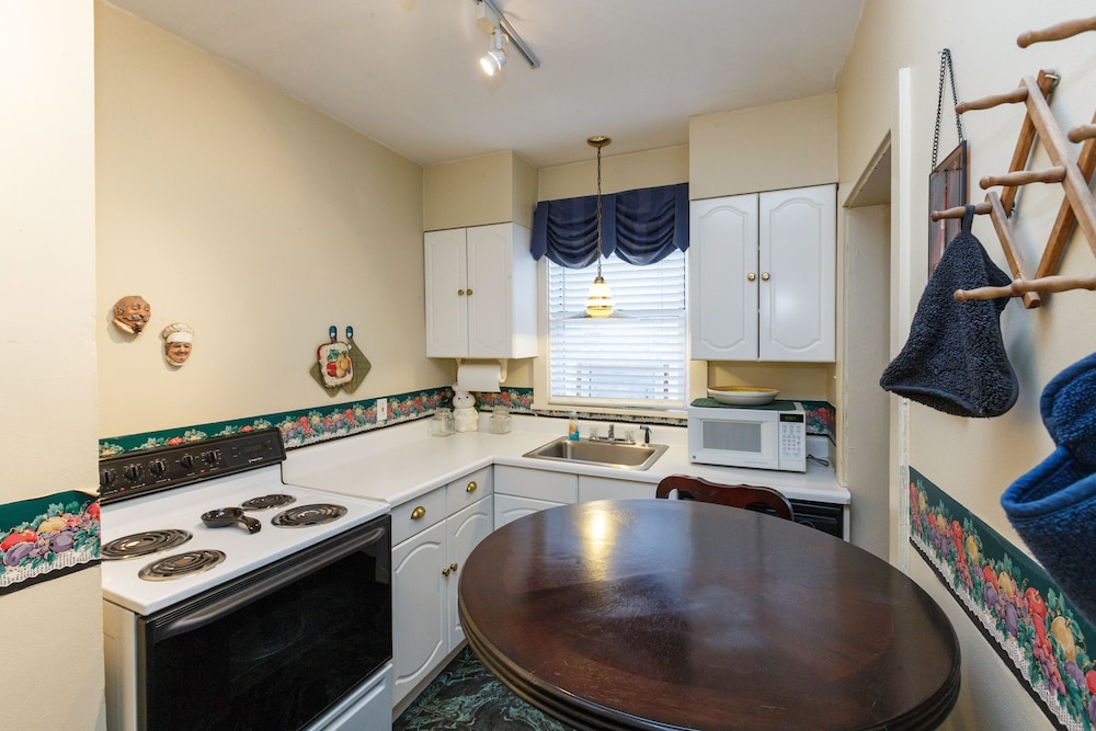 Boggs Mansion by null