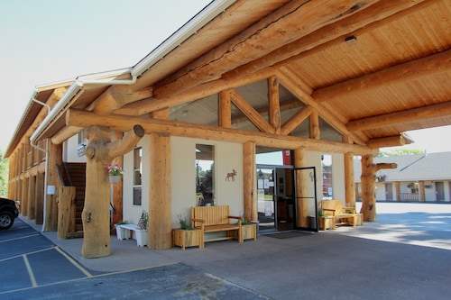 Moose Creek Lodge & Suites