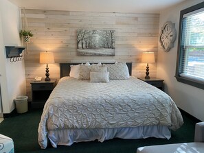 Courtyard King Suite | Individually decorated, individually furnished, cribs/infant beds - Moose Creek Lodge & Suites (Cody)