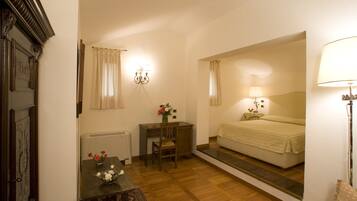 Traditional Double Room, 1 Double Bed | Premium bedding, minibar, desk, free cribs/infant beds