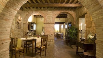 Lunch and dinner served, Regional cuisine
