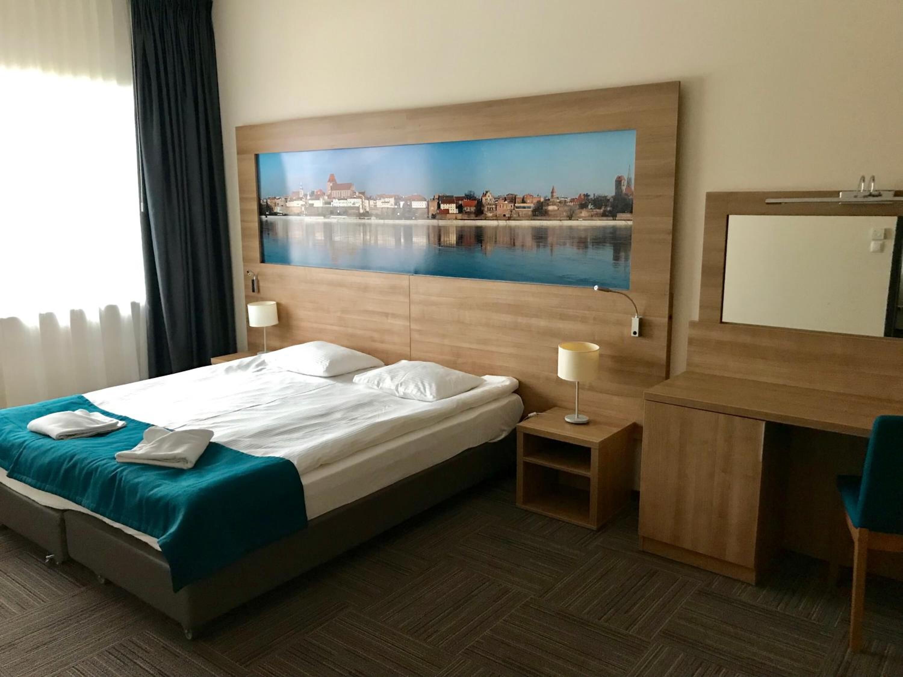 desk, free cots/infant beds, rollaway beds, free wifi