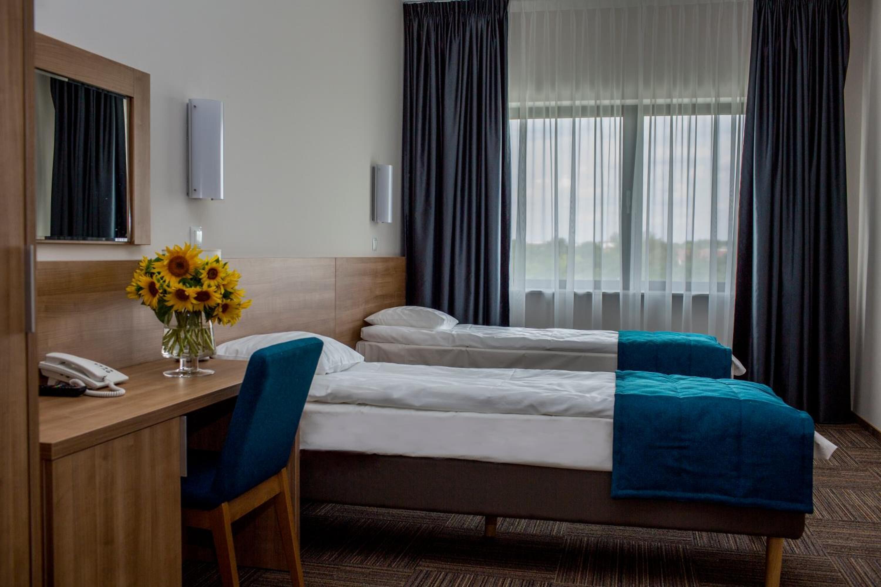 desk, free cots/infant beds, rollaway beds, free wifi