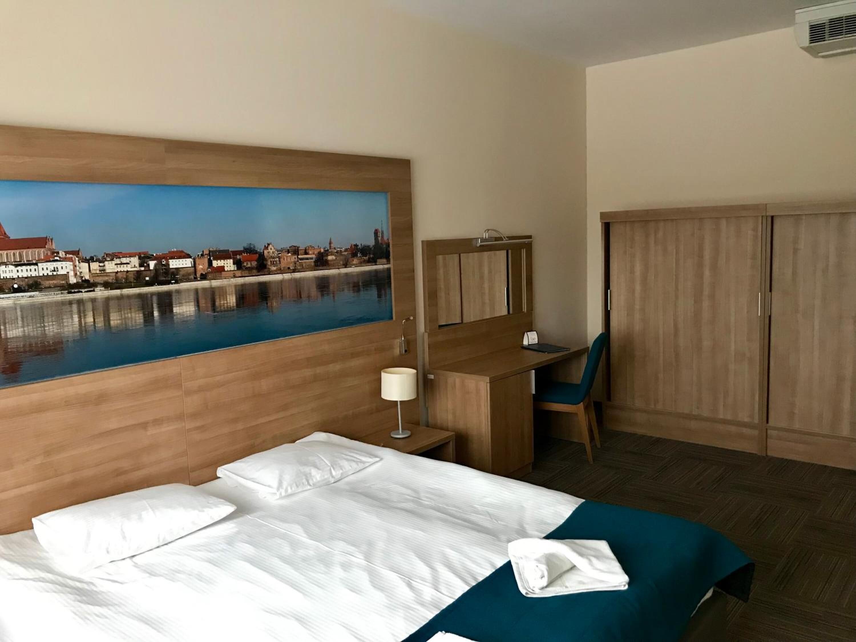 Desk, free cribs/infant beds, rollaway beds, free WiFi