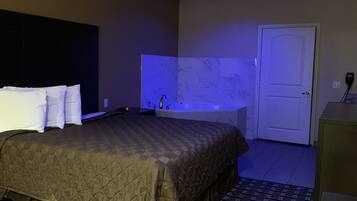Zimmer, 1 King-Bett (Jacuzzi) | Zimmersafe, Verdunkelungsvorhänge, Bügeleisen/Bügelbrett