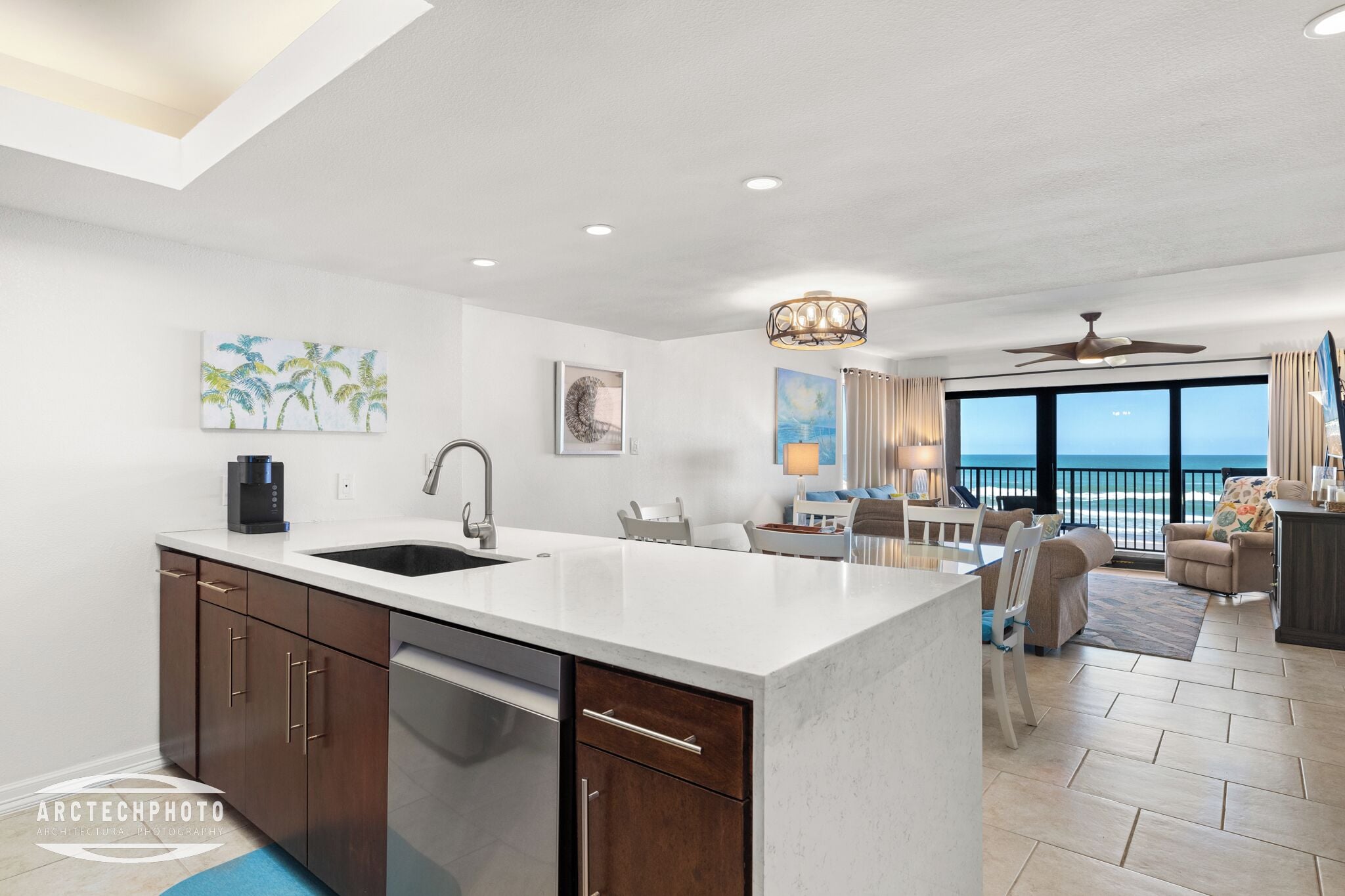 Appartamento Luxury, 2 camere da letto, 2 bagni, fronte oceano | Cucina privata | Frigorifero, microonde, macchina per tè/caffè