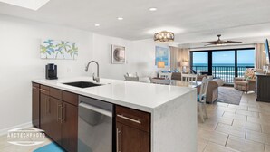 Condo Cao cấp, 2 phòng ngủ, 2 phòng tắm, sát bãi biển | Bếp riêng | Dụng cụ pha cà phê/trà, tủ lạnh, lò vi sóng 