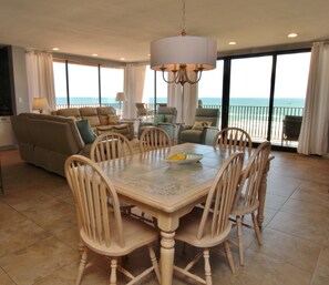 Luxury Condo, 3 Bedrooms, Ocean View | In-room dining