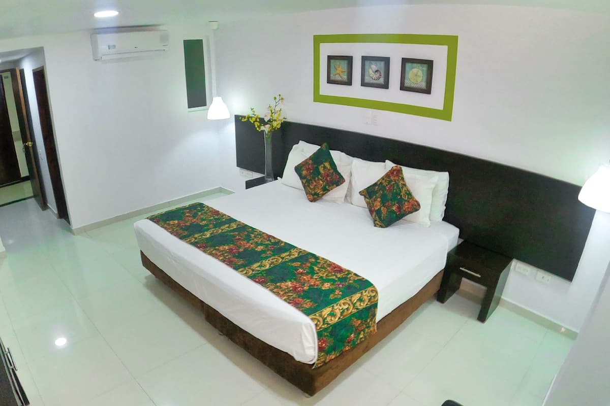 Standard Double Room | Peti besi dalam bilik, langsir/tirai gelap terus