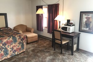 Habitació, 2 llits de matrimoni (1 Queen and 1 Double Bed) | Wifi gratuïta i roba de llit 