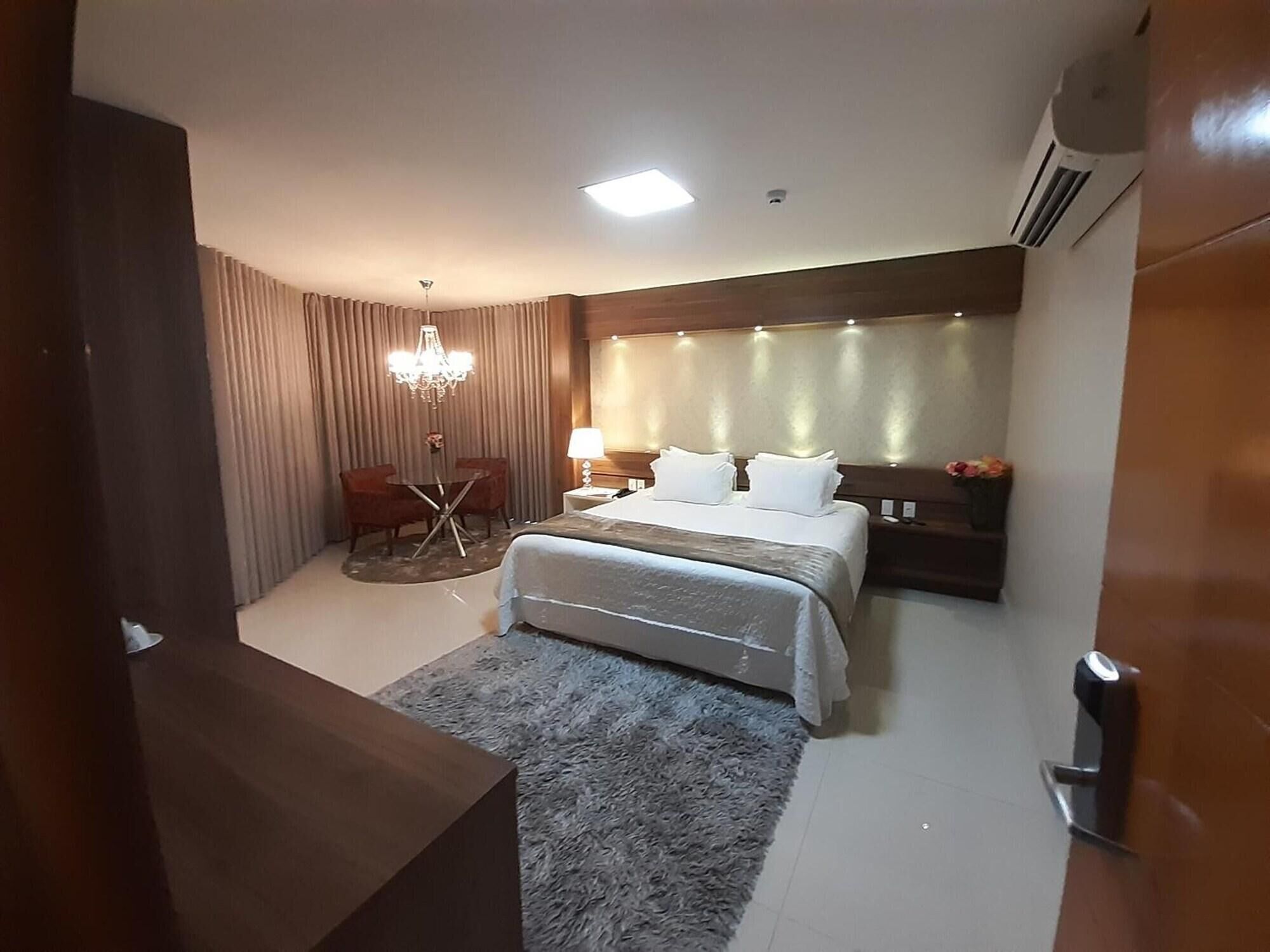 Frigobar, individualmente mobiliados, escrivaninha, berços grátis