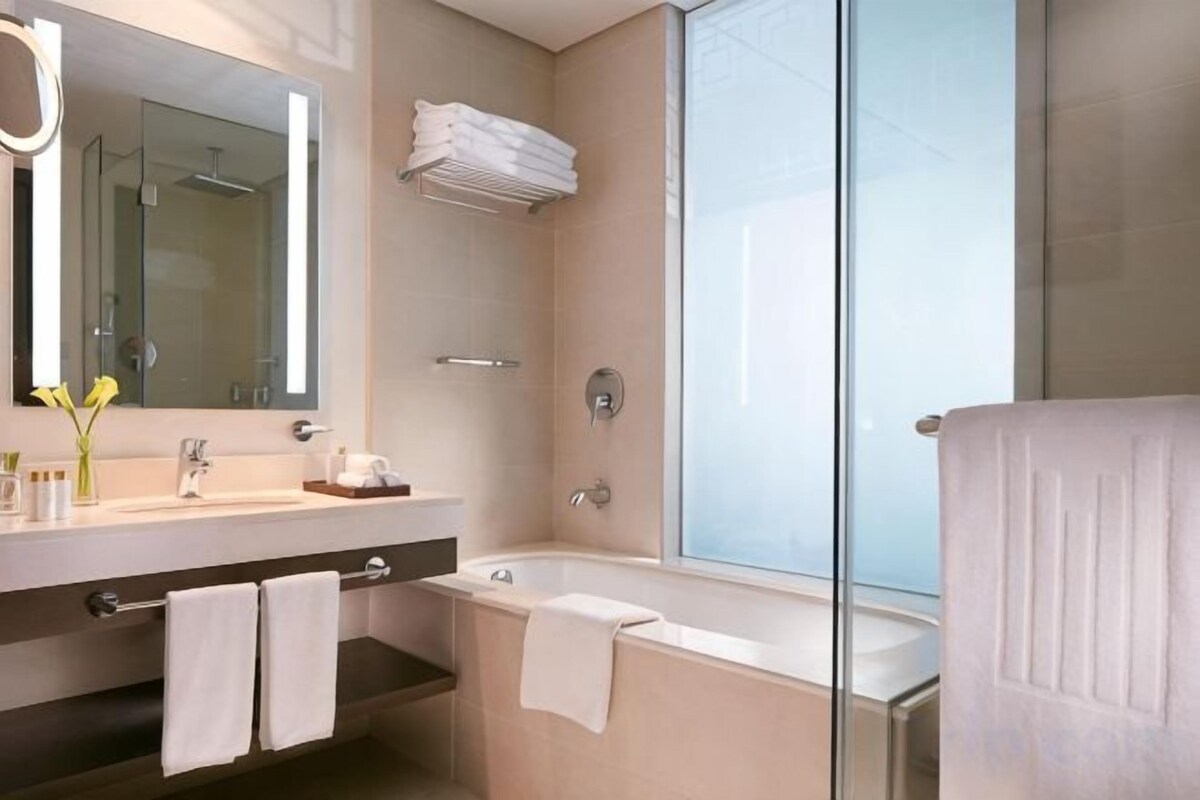Bathroom | Separate tub and shower, free toiletries, hair dryer, bathrobes