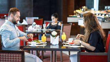 Tägliches Frühstücksbuffet (90 AED pro Person)