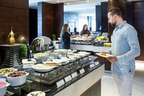 Restaurant - Royal M Hotel  Fujairah by Gewan (Al-Fujairah)