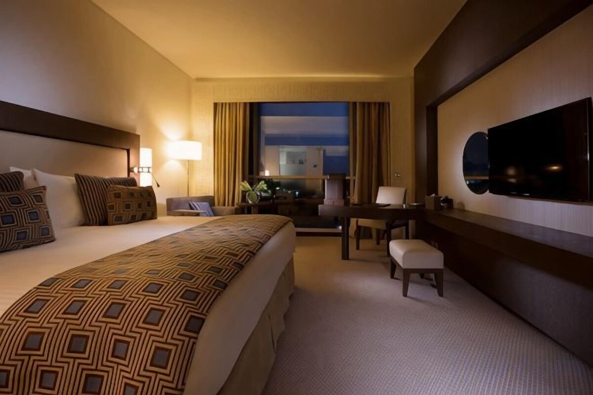 Minibar, in-room safe, desk, blackout drapes