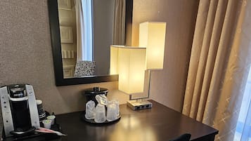 房內夾萬、書桌、熨斗/熨衫板、免費 Wi-Fi