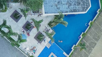 室外游泳池