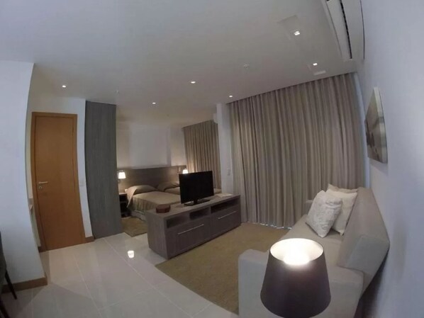 Minibar, värdeförvaringsskåp på rummet, skrivbord och gratis wi-fi