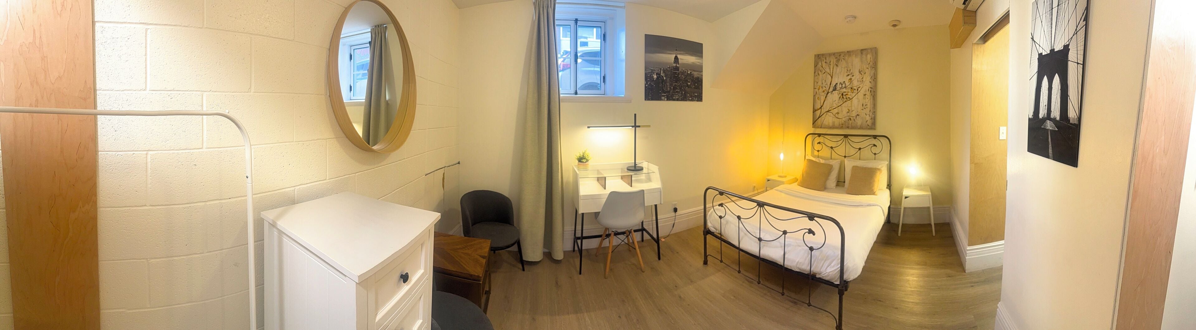 Phòng Economy, phòng tắm riêng | Bộ đồ giường cao cấp, bàn, khu vực làm việc phù hợp cho laptop 