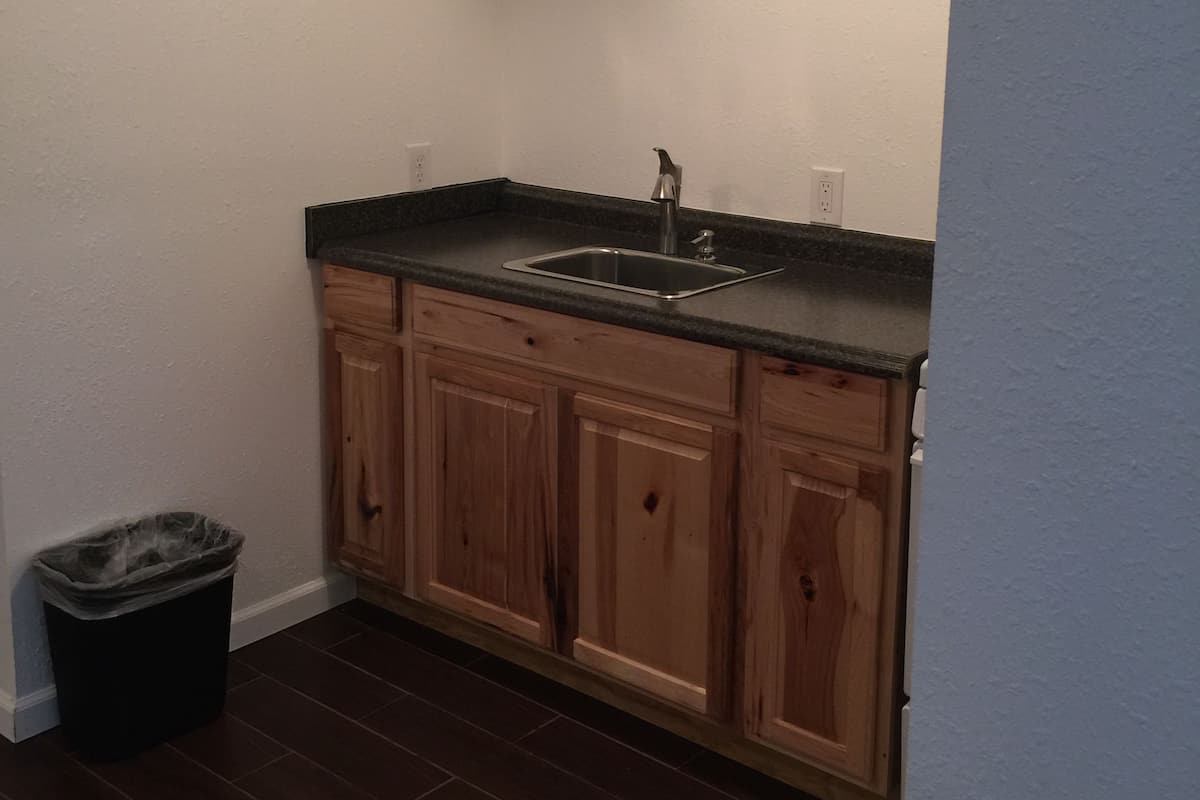 Deluxe Apartment, 1 Bedroom, Non Smoking, Kitchen | Private kitchen | Fridge, microwave
