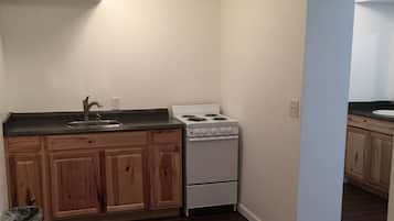 Deluxe Apartment, 1 Bedroom, Non Smoking, Kitchen | Private kitchen | Fridge, microwave