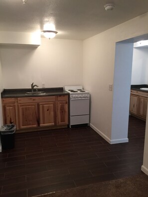 Deluxe Apartment, 1 Bedroom, Non Smoking, Kitchen | Private kitchen