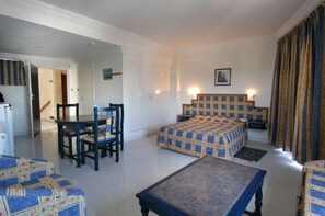 In-room safe, soundproofing, free cots/infant beds - Soraya Studiotel (Agadir)