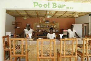 Poolside bar - Bamboo Garden Hotel (Serrekunda)