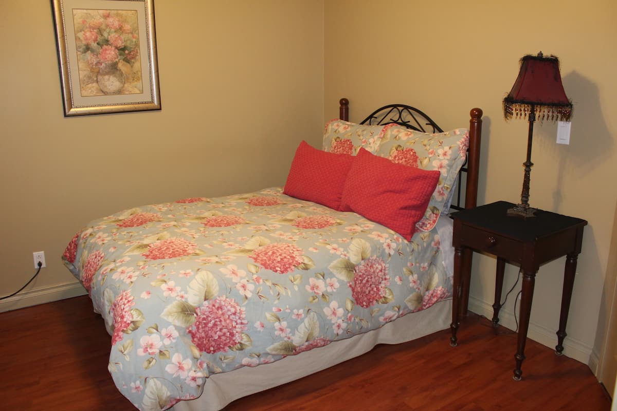 Luxury Suite, Ensuite, River View (One Double Bed) | Premium bedding, iron/ironing board (on request), WiFi (free)