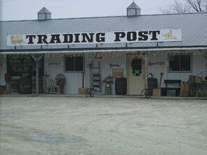 Gift shop - Country Cabins Motel (Chariton)