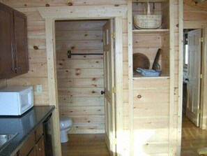 Standard Cabin, Kitchenette | Bathroom | Free toiletries, towels