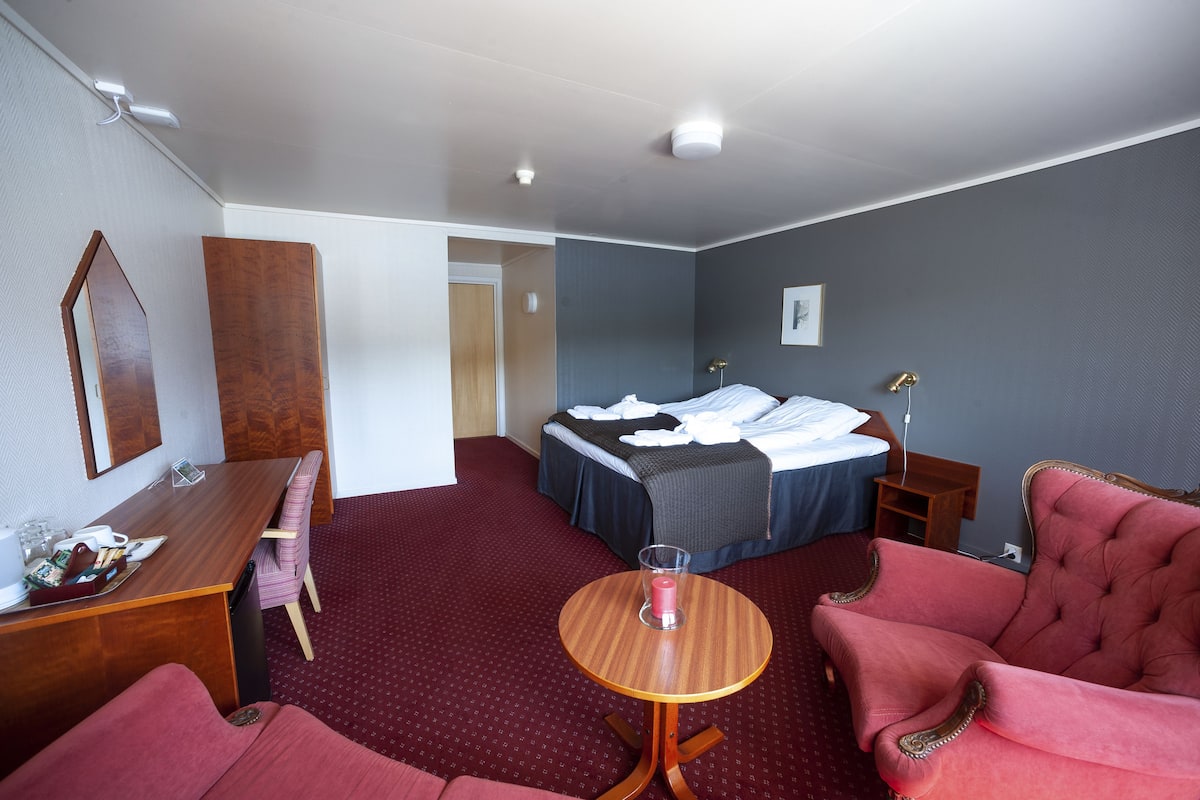 Deluxe Double Room | WiFi, bed sheets