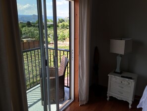 Habitación panorámica, 1 cama King size, balcón, vista al lago | Balcón