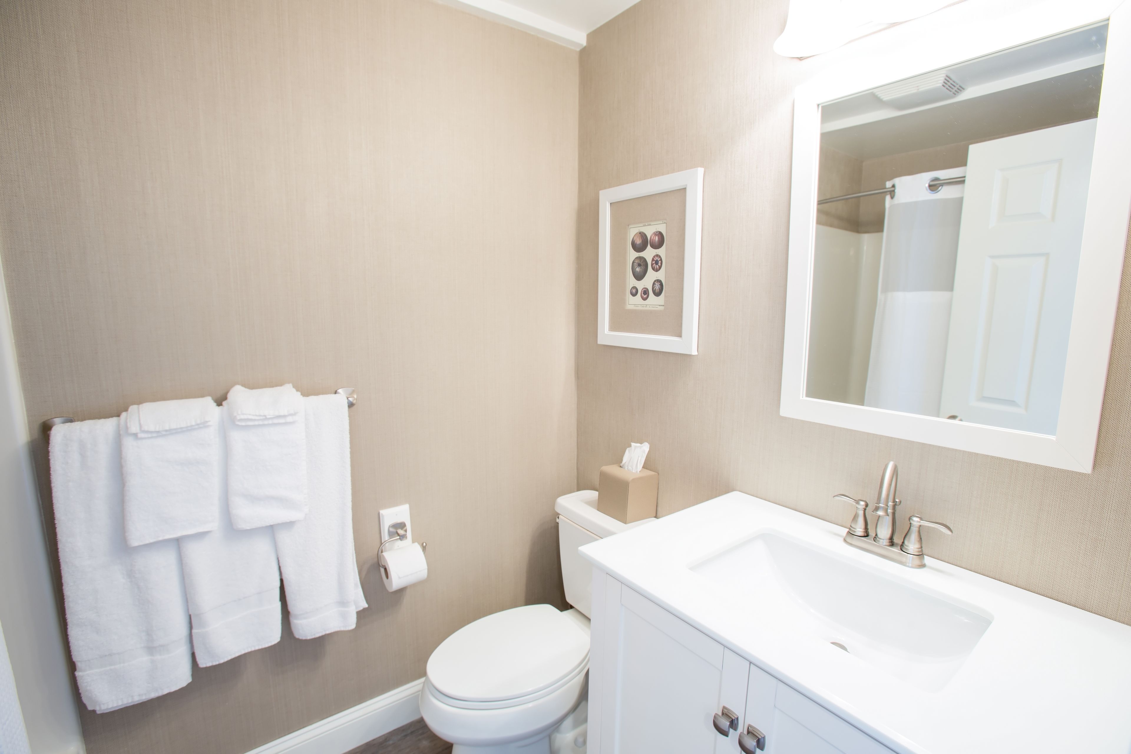 bi-level townhouse suite, 2 queen beds with sofa bed, kitchenette, ocean & pool view | bathroom | combined shower/bathtub, free toiletries, hair dryer, towels