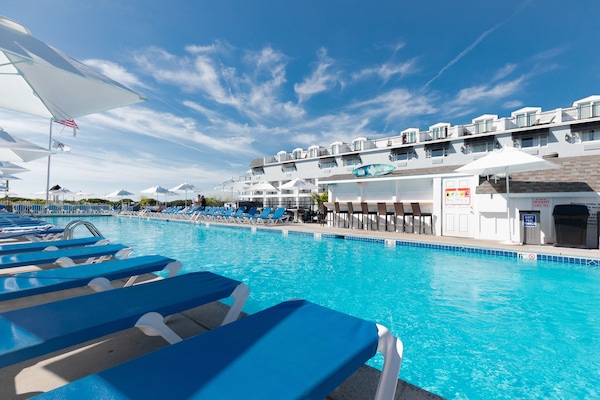 Alberca techada y alberca al aire libre por temporada