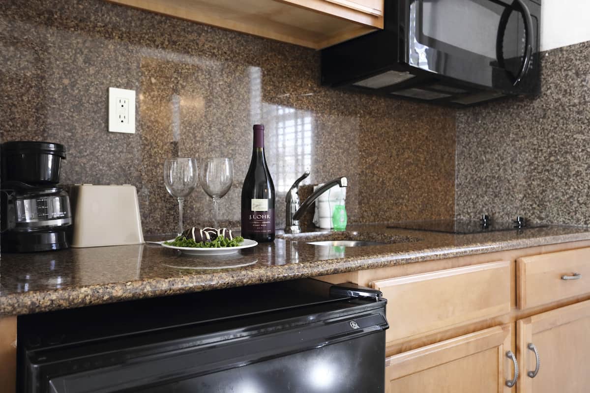 fridge, microwave, coffee/tea maker